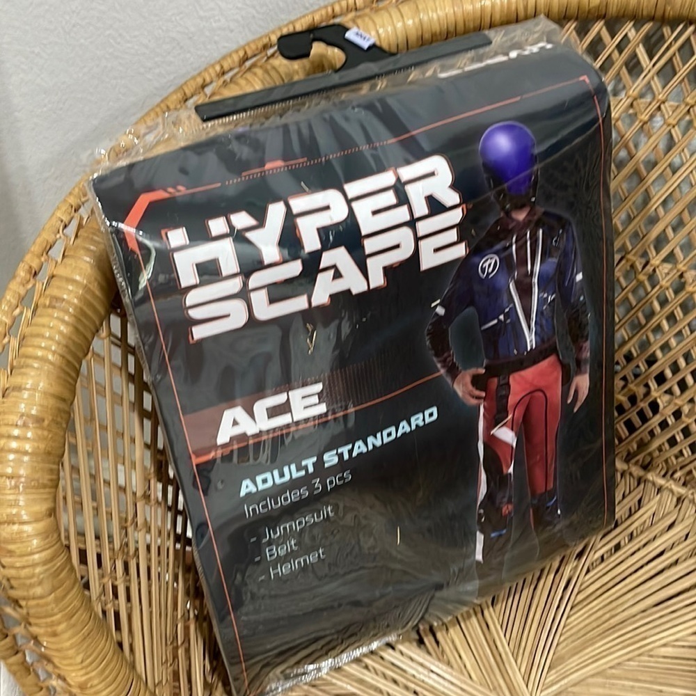 NWT Hyper Scape Ace Adult Halloween Costume Ubisoft Jumpsuit Belt Helmet